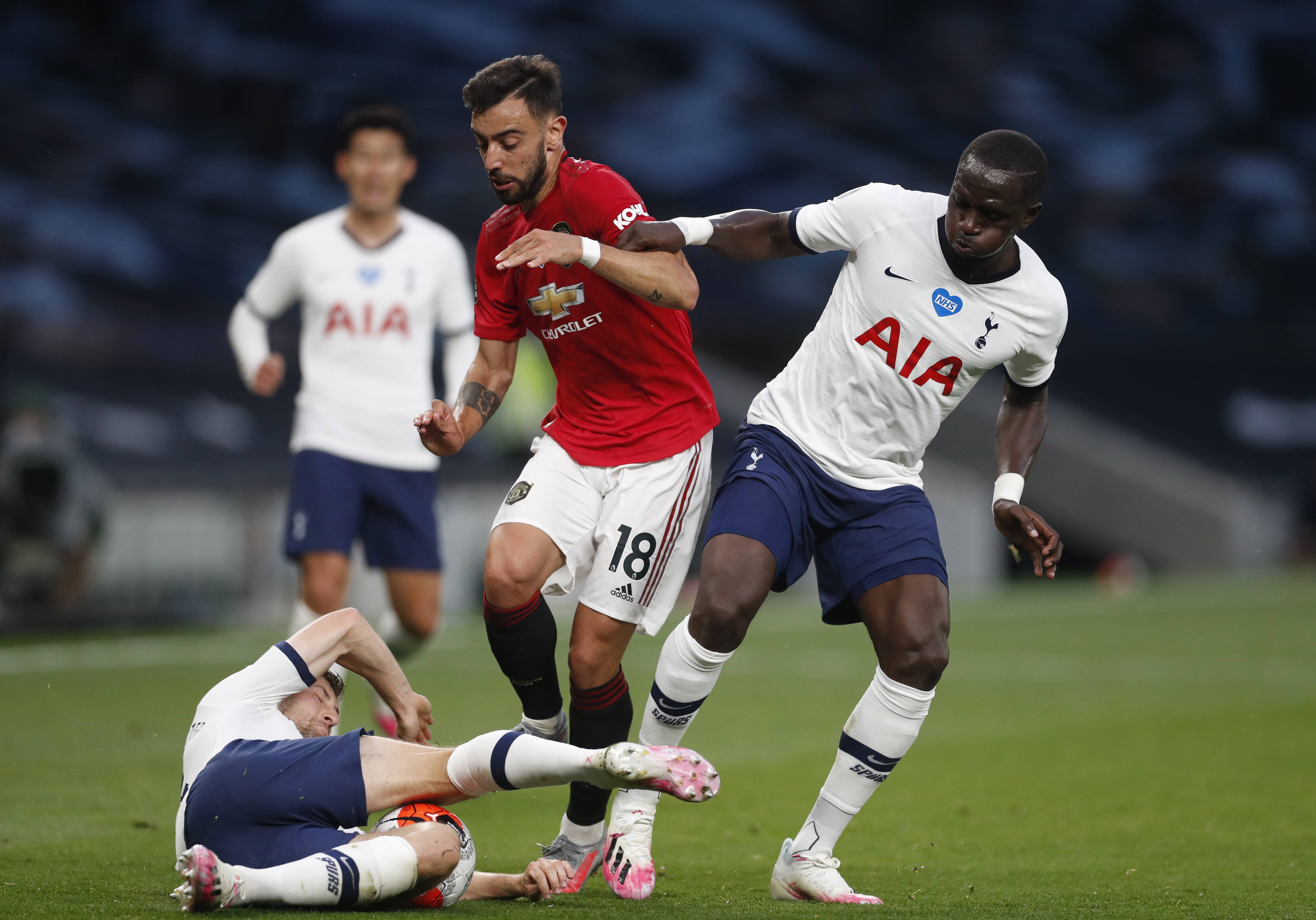 也映射出他 也映射出他